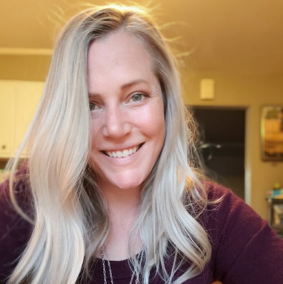 Meet your Posher, Beth - Picture 2 of 2